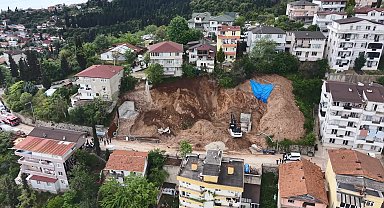 Kocaeli'de, temel kazısı sırasında toprak kaydı, 5 bina tahliye edildi
