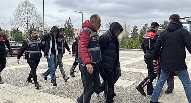 Konuşmaya çağırdıkları 2 kişiyi tabancayla vurup kaçan 3 şüpheliye gözaltı