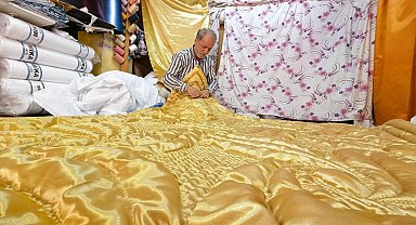 Kraliçe 2'nci Elizabeth için de yorgan diken 60 yıllık 'yorgancı' zamana direniyor
