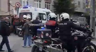 Küçükçekmece'de kahvehanenin önünde silahlı saldırı: 3 yaralı