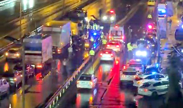 Küçükçekmece'de kazaya müdahale eden trafik polisine otomobil çarptı