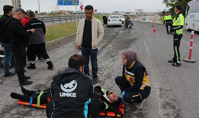 Kullandığı otomobil, eşinin mesai arkadaşının motosikletiyle çarpıştı: 1'i ağır, 2 yaralı