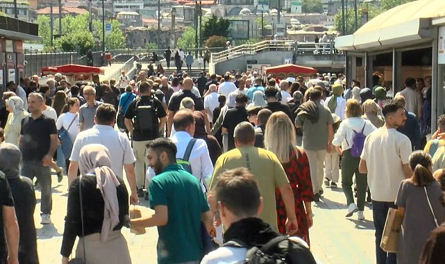 Kurban Bayramı öncesi Eminönü'nde yoğunluk oluştu