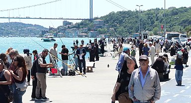 Kurban Bayramı'nın son gününde sıcak havayı fırsat bilenler sahillere akın etti