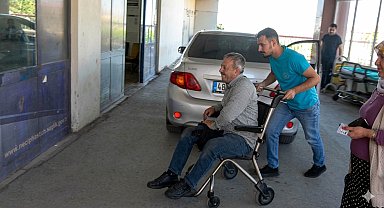 Kurbanlık boğanın boynuzuyla bacağından yaralandı, 60 dikiş atıldı
