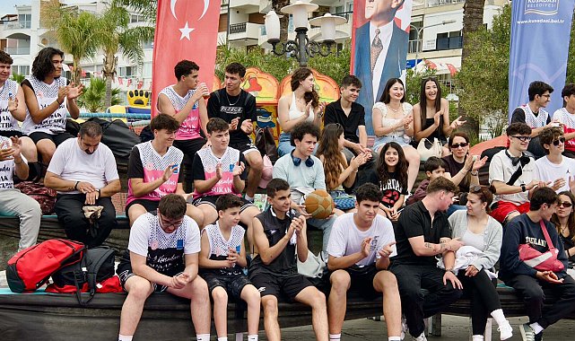 Kuşadası'nda 19 Mayıs coşkusu