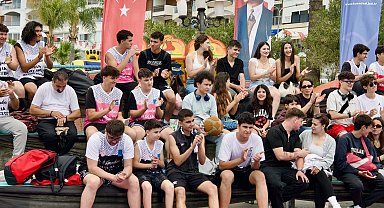 Kuşadası'nda 19 Mayıs coşkusu