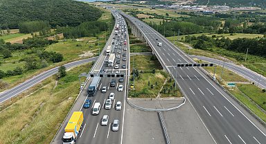 Kuzey Marmara Otoyolu Kocaeli geçişinde tatil dönüşü yoğunluğu