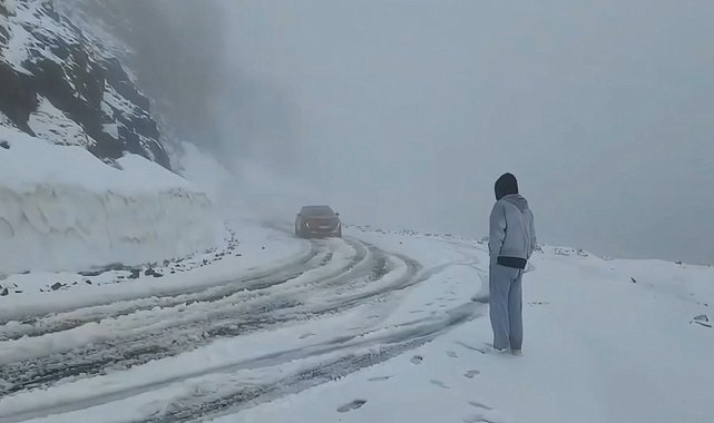 Macahel Geçidi, mayıs karı ile beyaza büründü