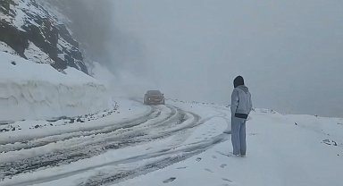 Macahel Geçidi, mayıs karı ile beyaza büründü