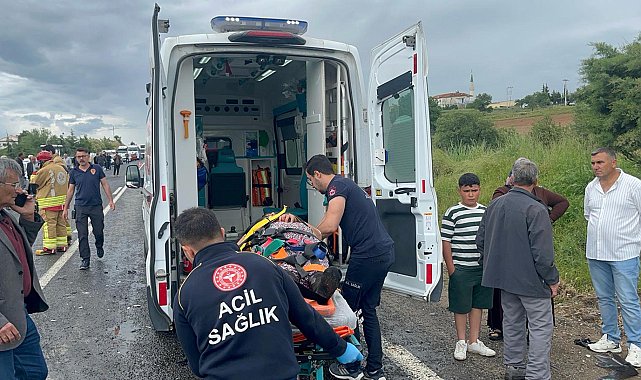 Manisa'da 5 aracın karıştığı zincirleme kaza: 8 yaralı