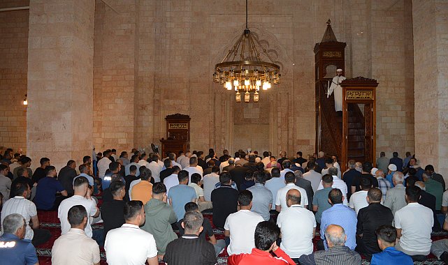 Mardin'de, 842 yıllık Ulu Cami'de bayram namazı yoğunluğu
