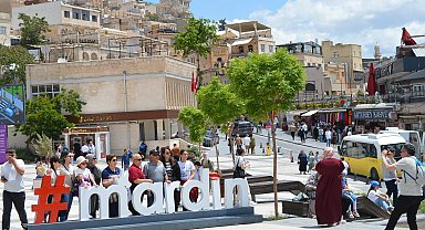 Mardin'de bayramda oteller doldu, turistler çevre illere yönlendirildi