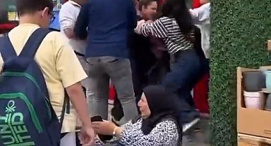 Market çalışanı ile müşterinin kavgası kamerada