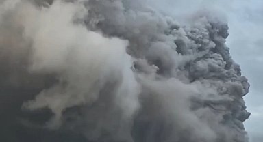 Mayon Yanardağı'nda patlama