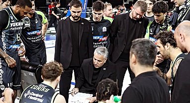 Merkezefendi'den basketbolda tarihi başarı