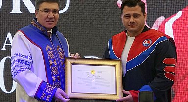 Milli güreşçi Rıza Kayaalp'e fahri doktora unvanı