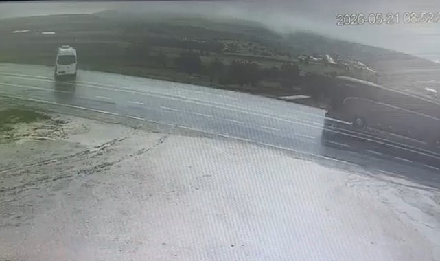 Minibüs şarampole devrildi; 2 yaralı