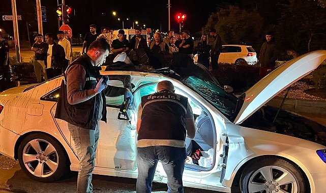 Motosikletle otomobil çarpıştı: 1 ölü, 3 yaralı