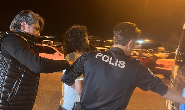 Müdahale ettikleri kadının çocukları tarafından rehin tutulan sağlık görevlilerini polis kurtardı
