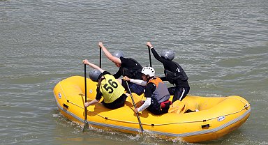 Murat Nehri'nde rafting şampiyonası sona erdi