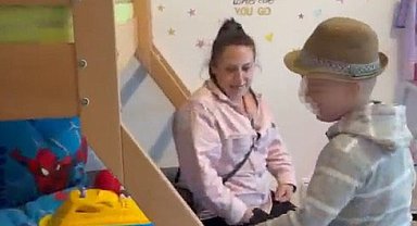 Nazar, 7 yıl sonra kavuştuğu annesi ve kız kardeşiyle yaşayacağı Almanya'daki evinde görüntülendi