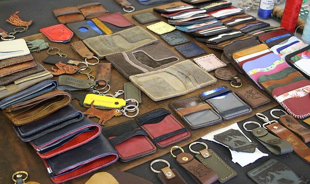 Öğrenciler kurdukları kooperatifle, atık derilerden gelir elde ediyor