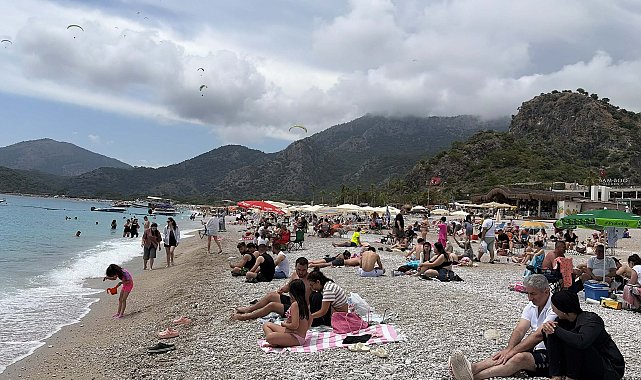Ölüdeniz'de bayram yoğunluğu