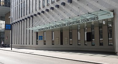 OPEC+ üyesi 7 ülke, haziranda petrol üretimini artıracak