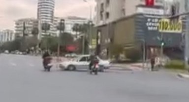 Otomobil ile 2 motosikletin çarpıştığı kaza kask kamerasında