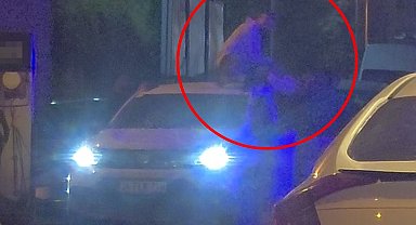 Otomobili durdurup üzerine çıktı; o anlar kamerada