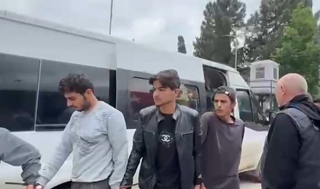 Otoyolda durdurulan minibüste 15 kaçak göçmen yakalandı