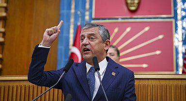 Özgür Özel: 'Bırak saraylara mermer olmayı, toprak ol bağrında güller yetişsin'