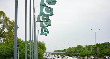 Pakistan'da intihar saldırısı: 12 polis hayatını kaybetti