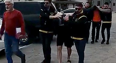 Park halindeki 3 TIR'ın akülerini çaldılar