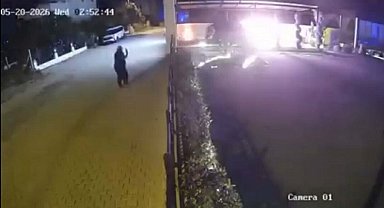 Park halindeki otomobil kundaklandı, o anlar kamerada