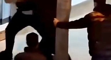 Pendik'te sokaktaki grubun tek kişiye saldırısı kamerada