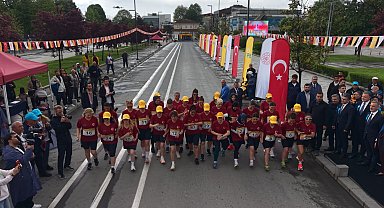Postacılar yağmur altında yarıştı