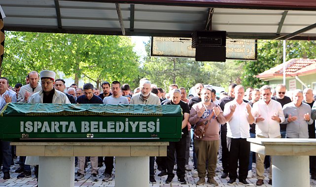 Profesör ile 3 kişi, zincirleme kazada hayatını kaybetti