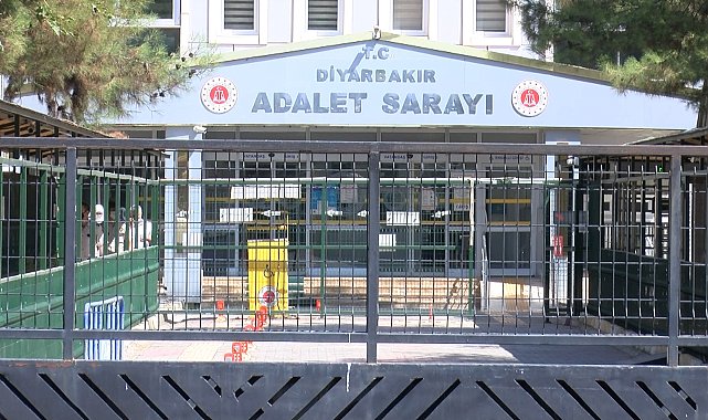Profesöre 'bıçak parası' davası