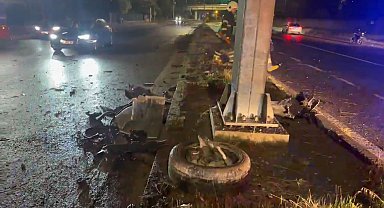 Refüje çarpan otomobilin sürücüsü yaralandı
