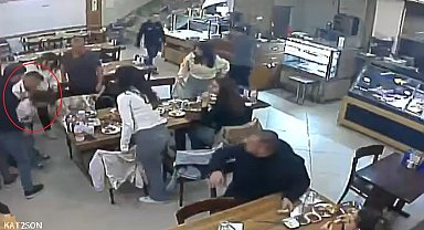 Restoranda nefes borusuna yiyecek kaçan çocuğu, Heimlich manevrasıyla kurtardı