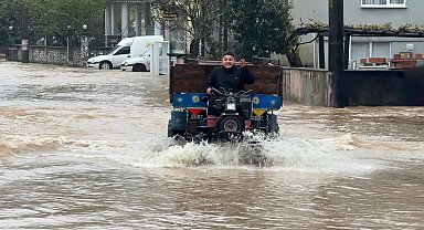 Sakarya'da sağanak; dere taştı, mahalleyi su bastı