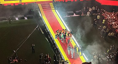 Şampiyon Galatasaray kupasına kavuştu