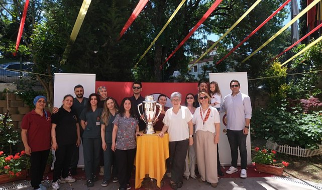 Şampiyonluk kupası bayramda Galatasaraylılar Yurdu'nda buluştu