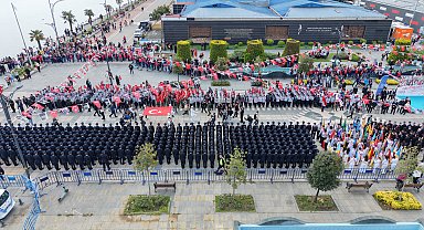 Samsun'da 19 Mayıs kutlamalarında 'Bayrak Devir Teslim' töreni