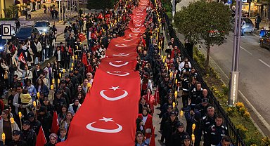 Samsun'da 'Bayrak ve Fener Alayı' yürüyüşü
