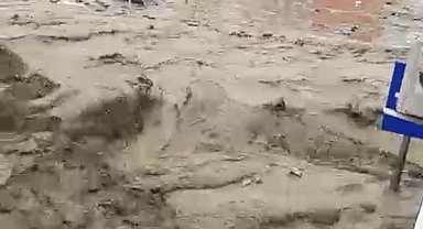 Samsun'da sağanak sele dönüştü