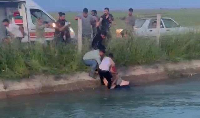 Şanlıurfa'da kanala devrilen otomobildekilere yardım için suya giren Suriyeli, öldü