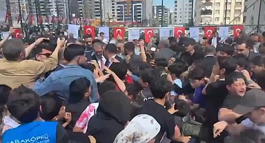 Şanlıurfa'da park açılışında çocuklara top ve oyuncak dağıtımı, izdihama neden oldu